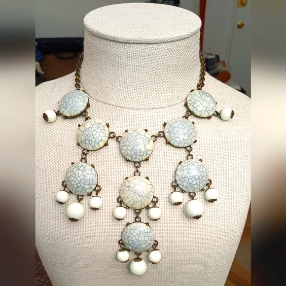 Beautiful Crackle Stone Chandelier Necklace - Picture 1 of 3